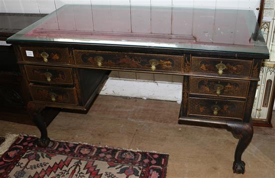 George III style gilt lacquered pedestal desk, fitted 7 small drawers under a red leather inset top, on cabriole legs
